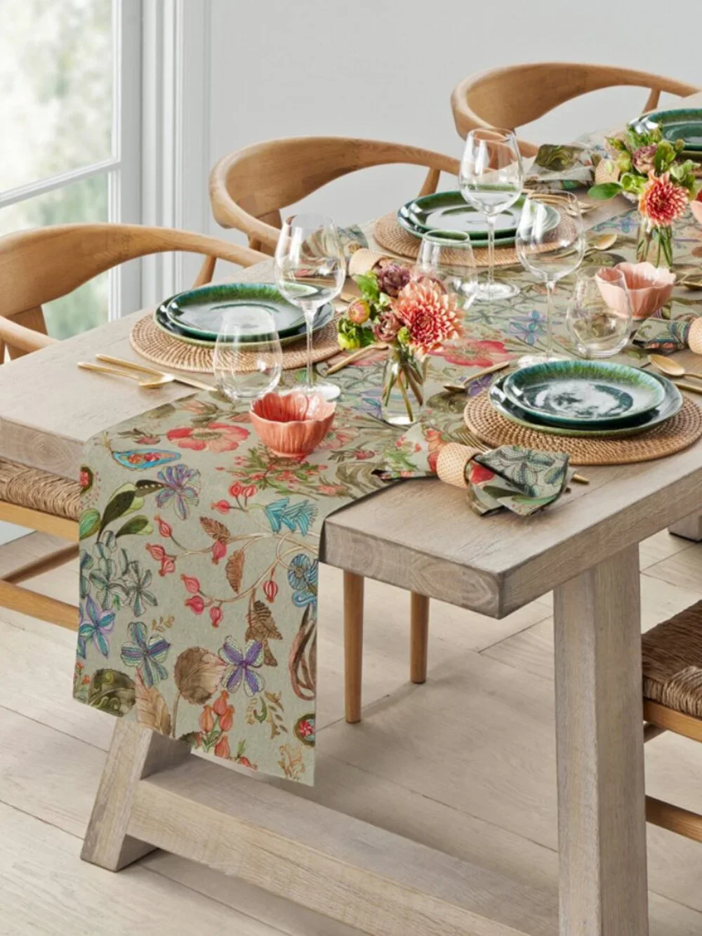 Williams Somona Botanical Table Runner - NEW! Unused. Beautiful.